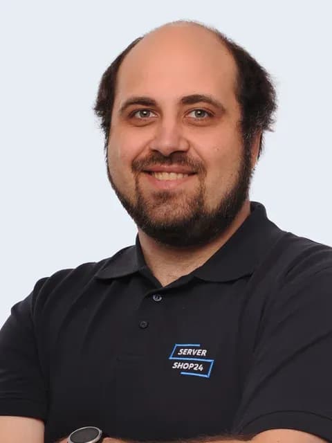 Julian – Server bei Tradeo